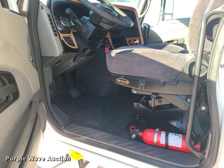 image for item DR7835 2011 International ProStar Premium  semi truck