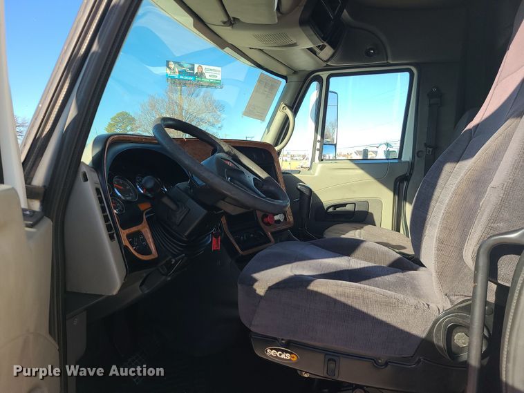 image for item DR7835 2011 International ProStar Premium  semi truck