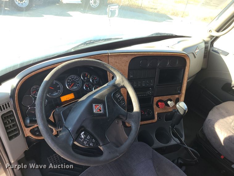 image for item DR7835 2011 International ProStar Premium  semi truck