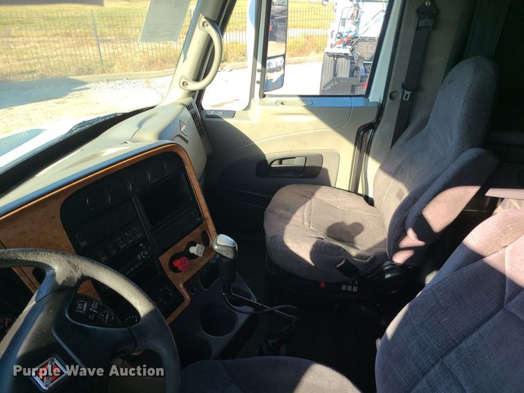 image for item DR7835 2011 International ProStar Premium  semi truck