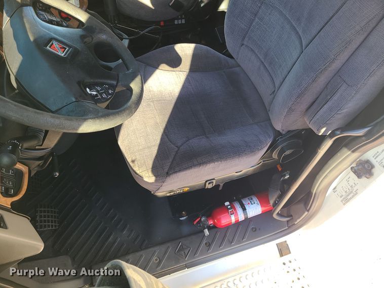 image for item DR7835 2011 International ProStar Premium  semi truck