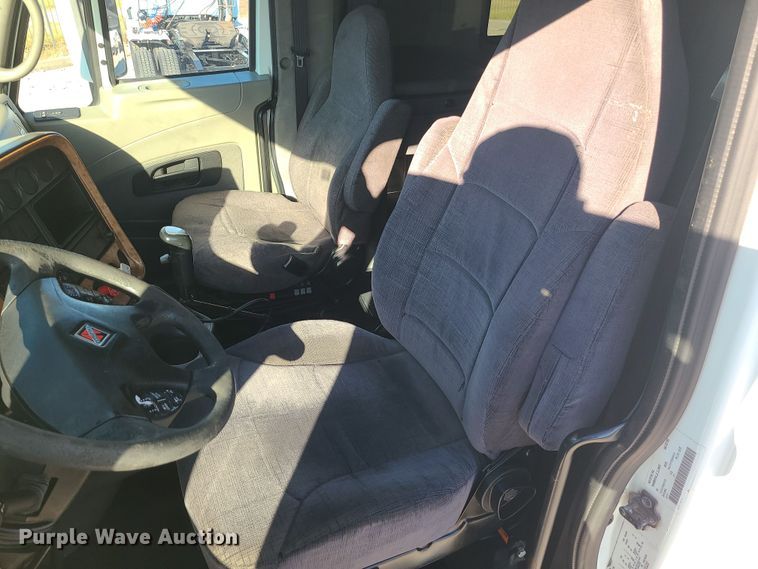 image for item DR7835 2011 International ProStar Premium  semi truck