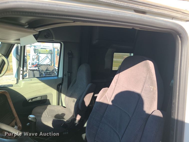 image for item DR7835 2011 International ProStar Premium  semi truck