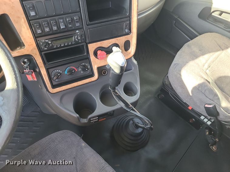 image for item DR7835 2011 International ProStar Premium  semi truck