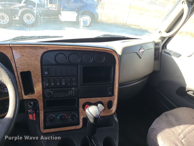 image for item DR7835 2011 International ProStar Premium  semi truck