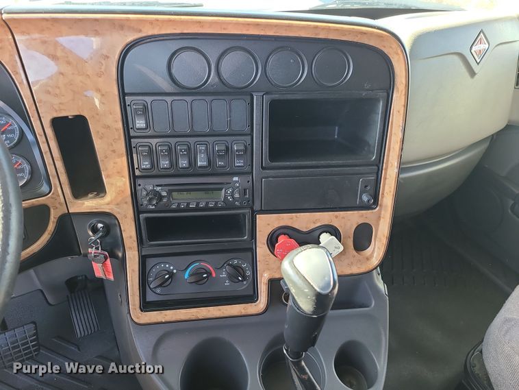 image for item DR7835 2011 International ProStar Premium  semi truck