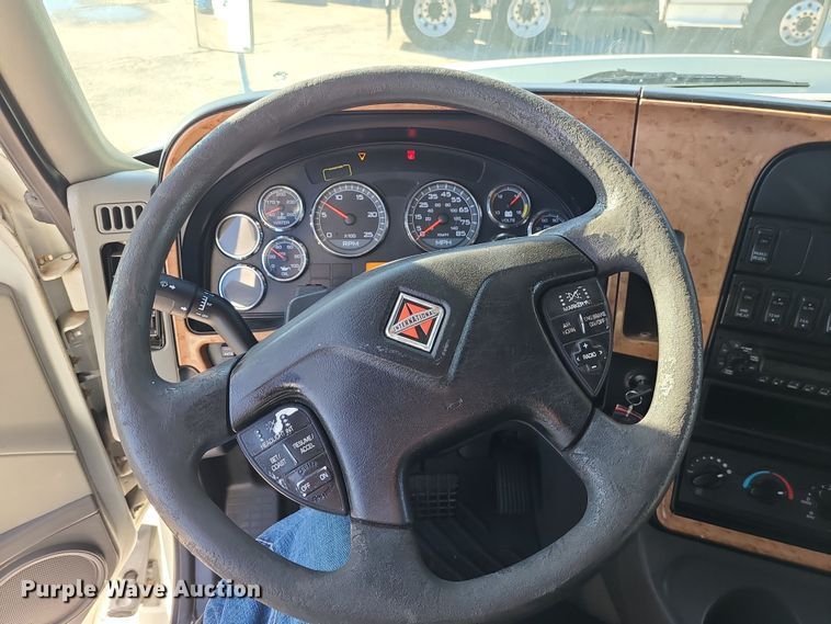 image for item DR7835 2011 International ProStar Premium  semi truck