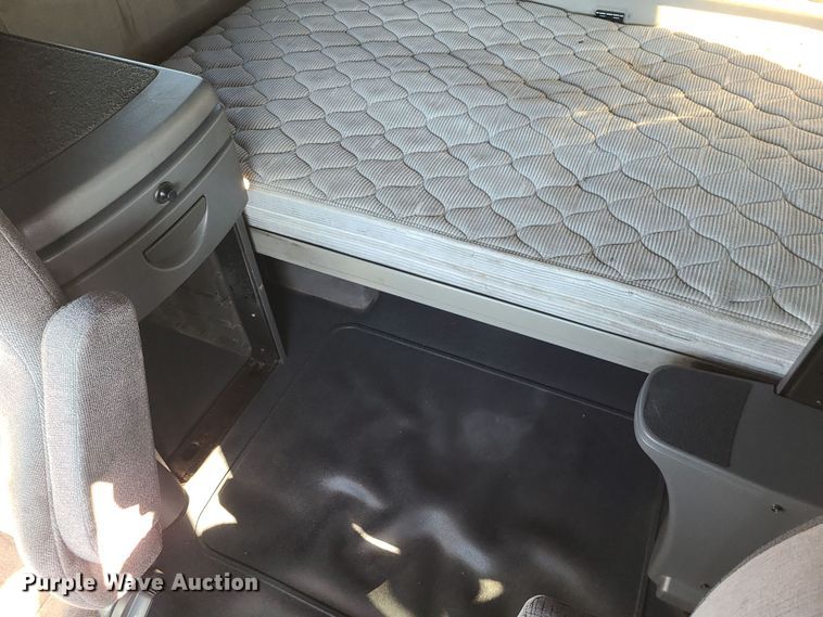 image for item DR7835 2011 International ProStar Premium  semi truck