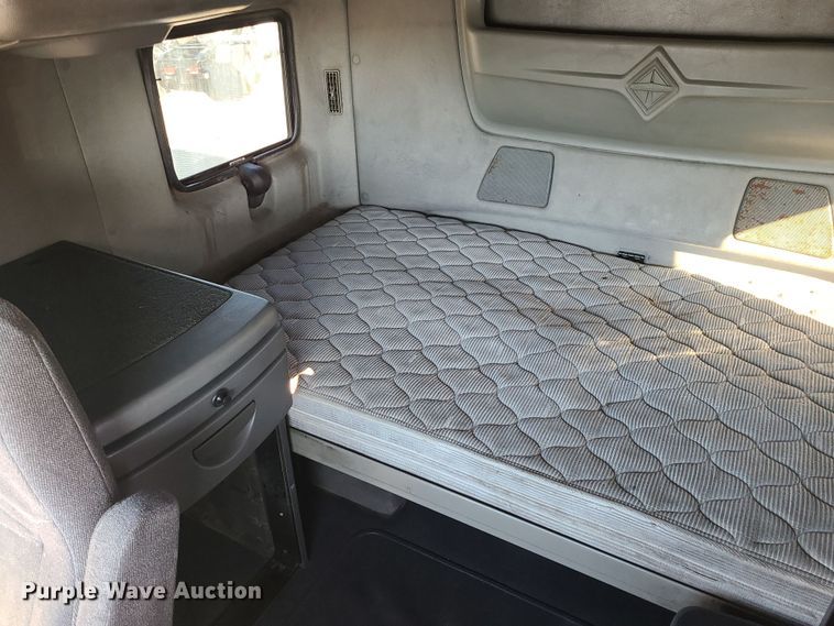 image for item DR7835 2011 International ProStar Premium  semi truck