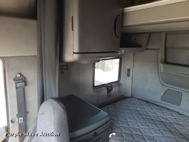 image for item DR7835 2011 International ProStar Premium  semi truck