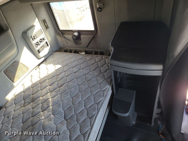 image for item DR7835 2011 International ProStar Premium  semi truck