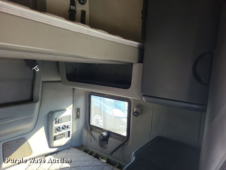 image for item DR7835 2011 International ProStar Premium  semi truck