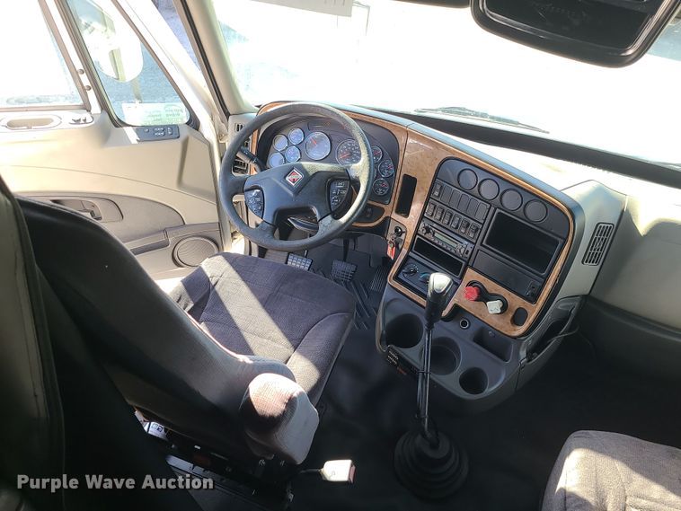 image for item DR7835 2011 International ProStar Premium  semi truck