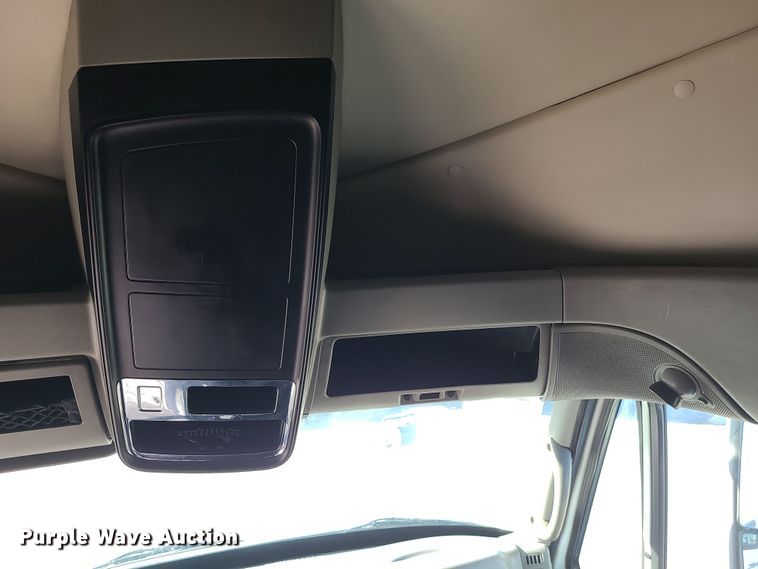 image for item DR7835 2011 International ProStar Premium  semi truck