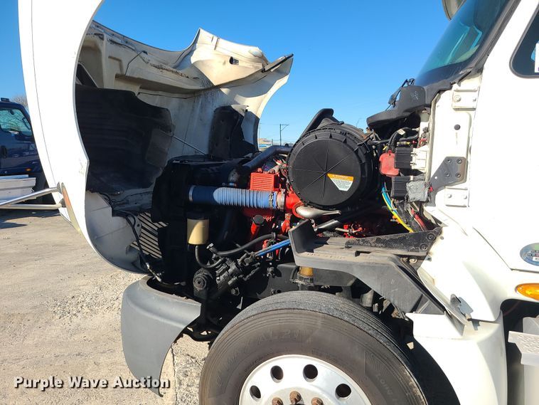 image for item DR7835 2011 International ProStar Premium  semi truck