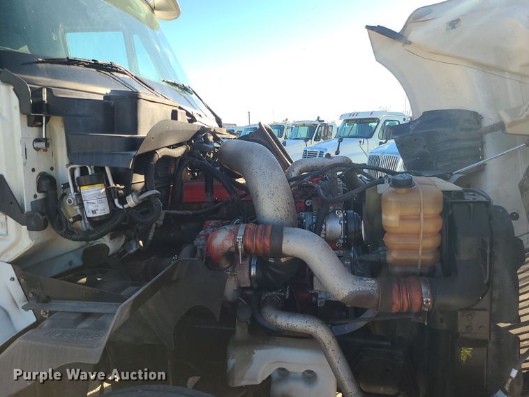 image for item DR7835 2011 International ProStar Premium  semi truck