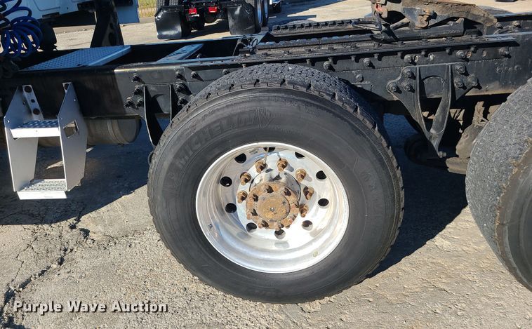 image for item DR7835 2011 International ProStar Premium  semi truck