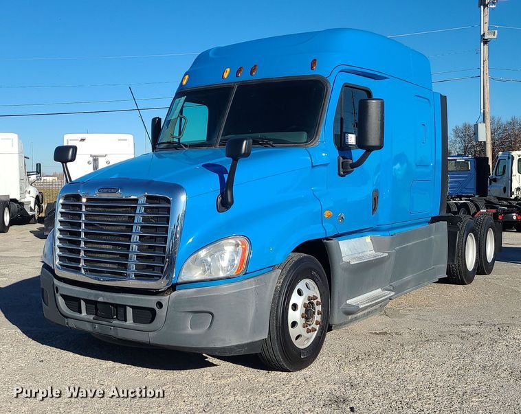 image for item DR7836 2014 Freightliner Cascadia  semi truck