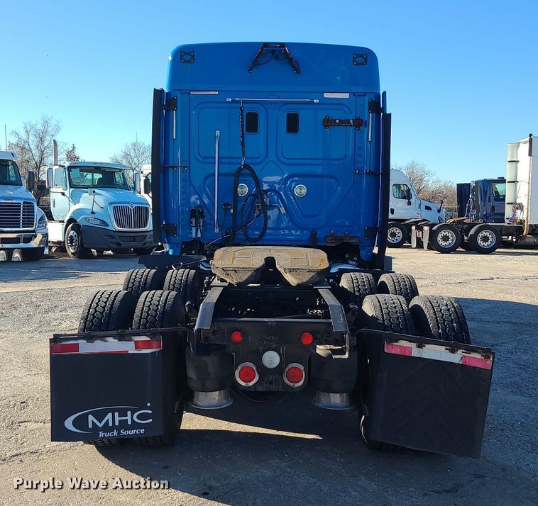 image for item DR7836 2014 Freightliner Cascadia  semi truck