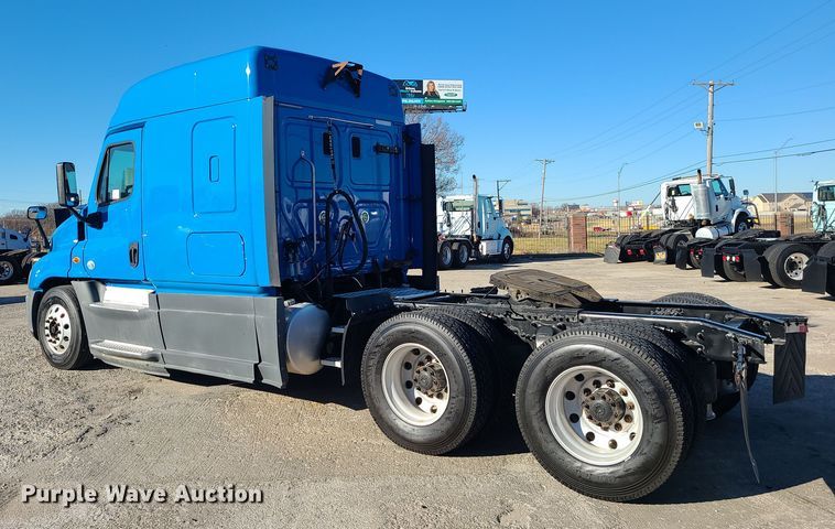 image for item DR7836 2014 Freightliner Cascadia  semi truck