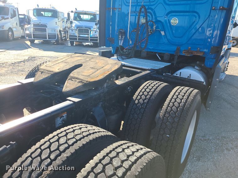 image for item DR7836 2014 Freightliner Cascadia  semi truck