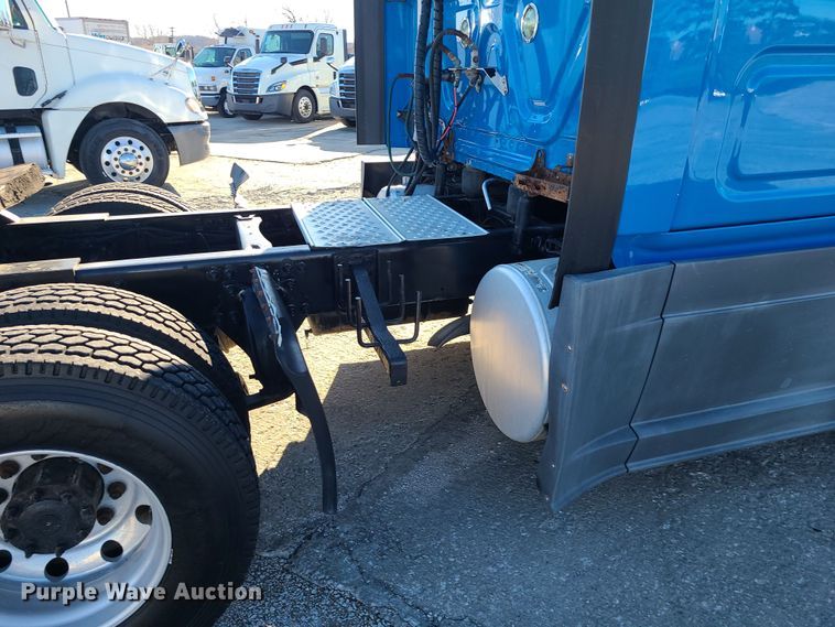 image for item DR7836 2014 Freightliner Cascadia  semi truck