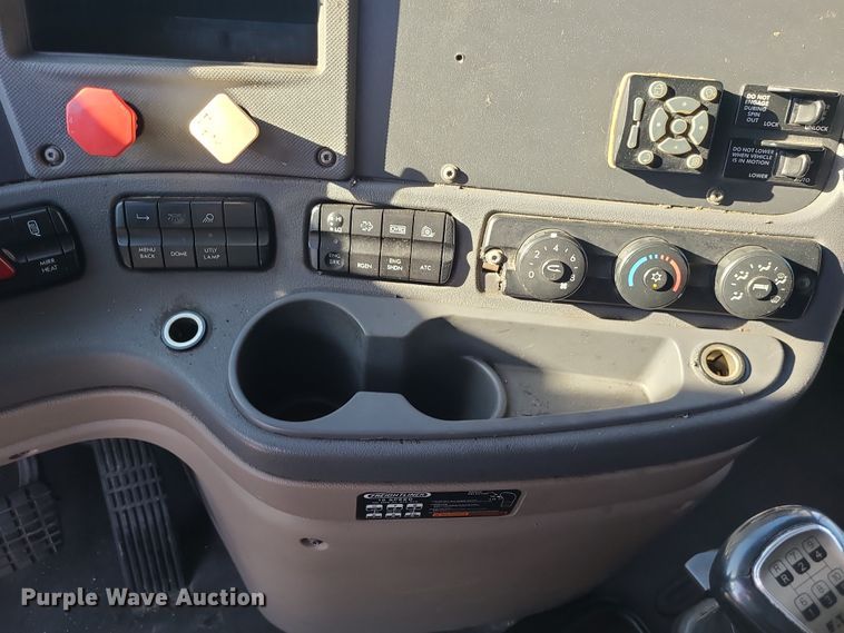 image for item DR7836 2014 Freightliner Cascadia  semi truck