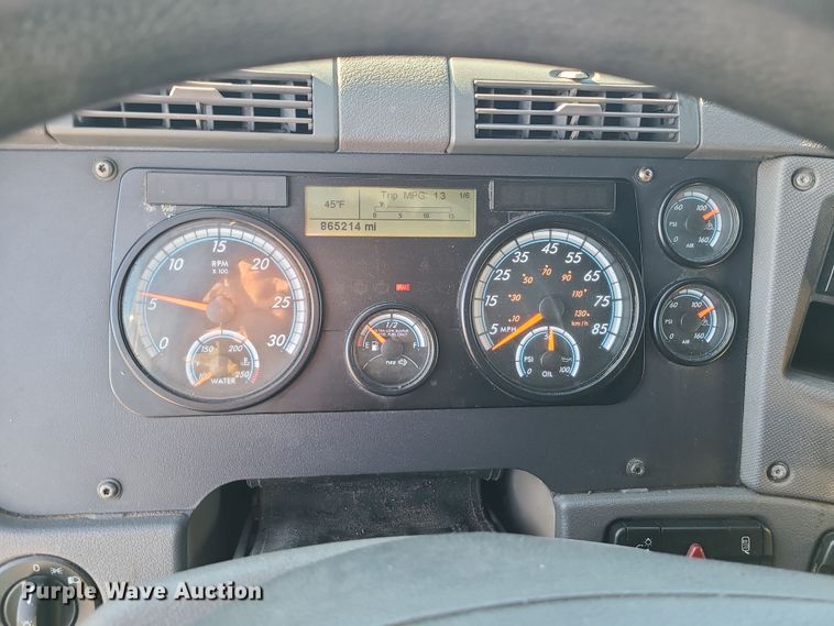 image for item DR7836 2014 Freightliner Cascadia  semi truck