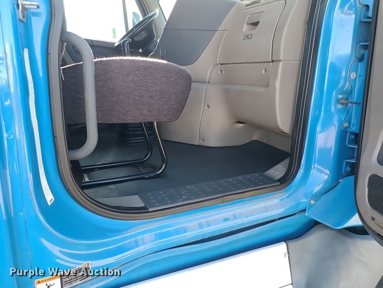 image for item DR7836 2014 Freightliner Cascadia  semi truck