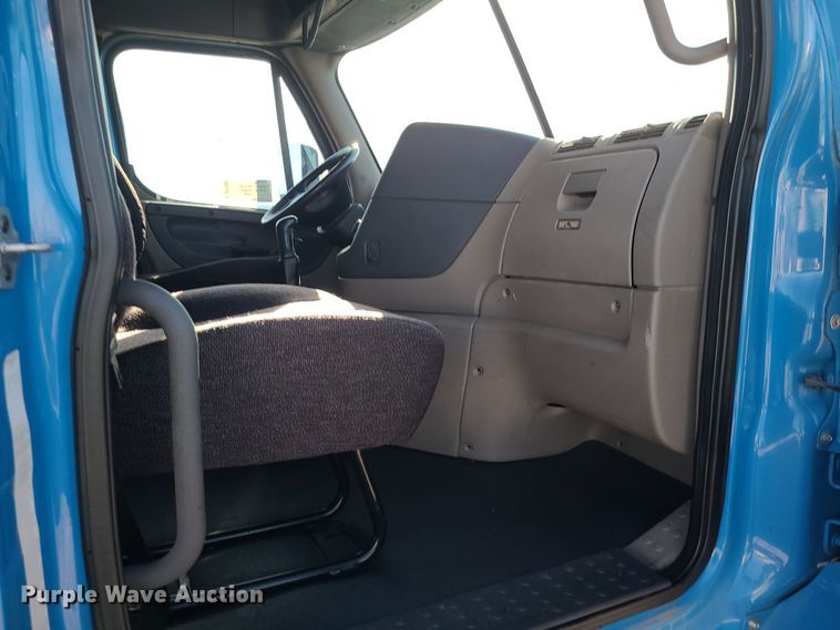 image for item DR7836 2014 Freightliner Cascadia  semi truck