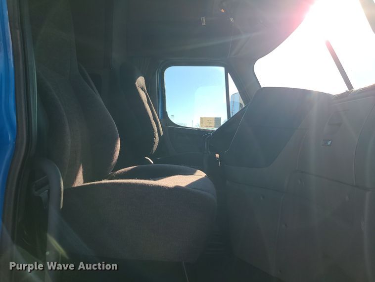 image for item DR7836 2014 Freightliner Cascadia  semi truck