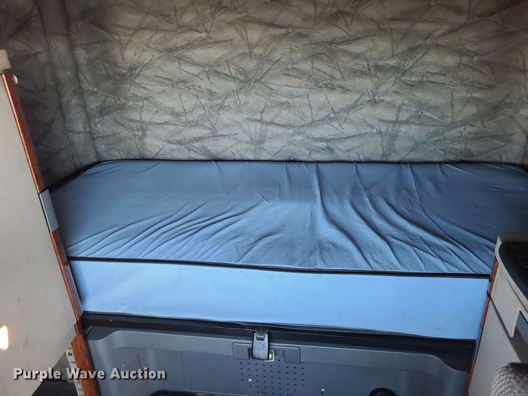 image for item DR7836 2014 Freightliner Cascadia  semi truck