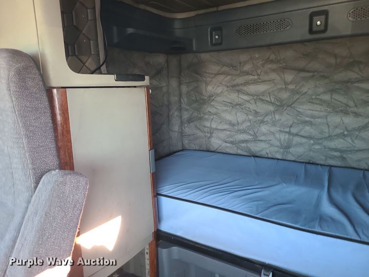 image for item DR7836 2014 Freightliner Cascadia  semi truck