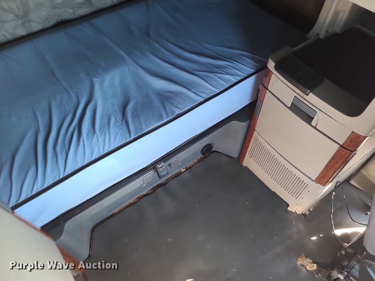 image for item DR7836 2014 Freightliner Cascadia  semi truck