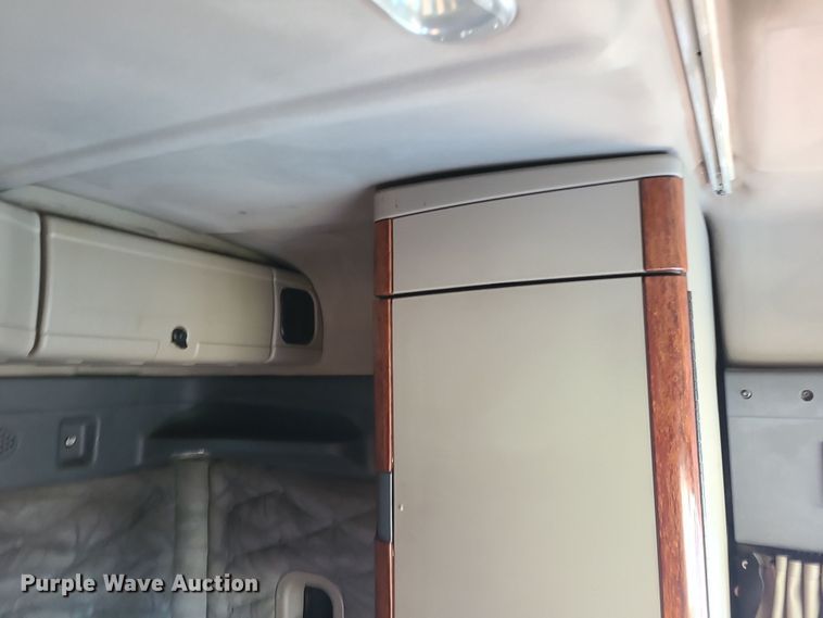 image for item DR7836 2014 Freightliner Cascadia  semi truck