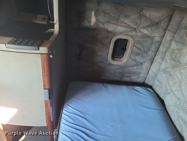 image for item DR7836 2014 Freightliner Cascadia  semi truck