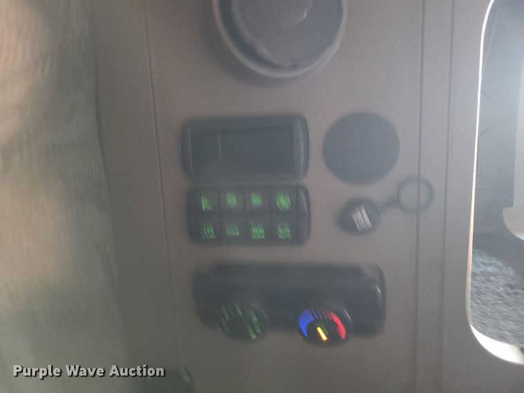 image for item DR7836 2014 Freightliner Cascadia  semi truck