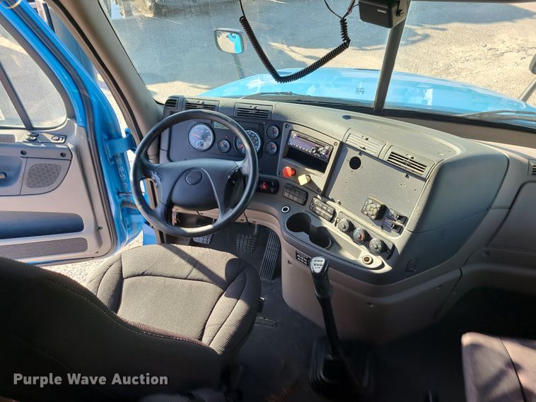 image for item DR7836 2014 Freightliner Cascadia  semi truck