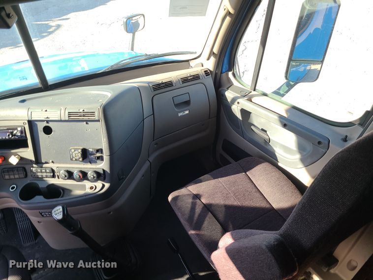 image for item DR7836 2014 Freightliner Cascadia  semi truck