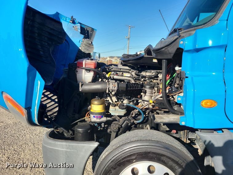 image for item DR7836 2014 Freightliner Cascadia  semi truck