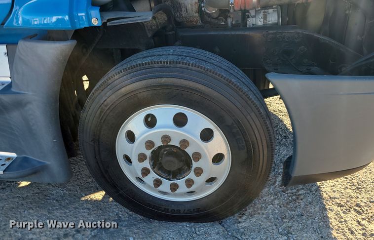 image for item DR7836 2014 Freightliner Cascadia  semi truck