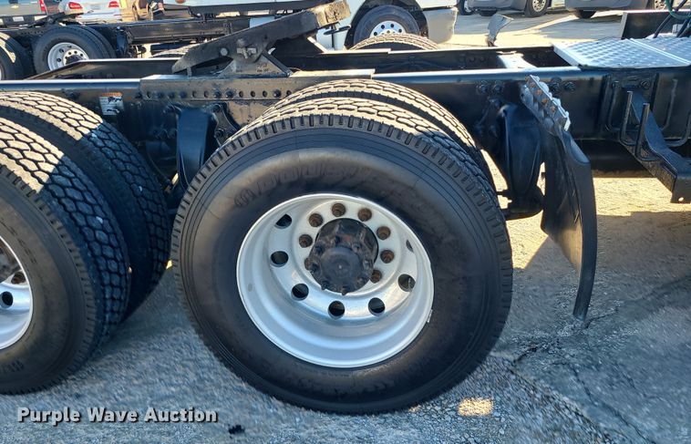 image for item DR7836 2014 Freightliner Cascadia  semi truck