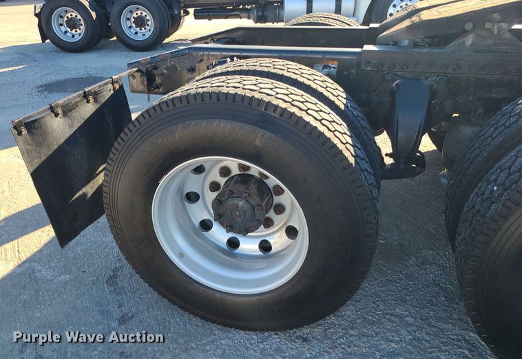 image for item DR7836 2014 Freightliner Cascadia  semi truck