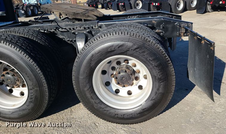 image for item DR7836 2014 Freightliner Cascadia  semi truck