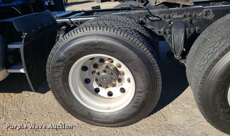 image for item DR7836 2014 Freightliner Cascadia  semi truck