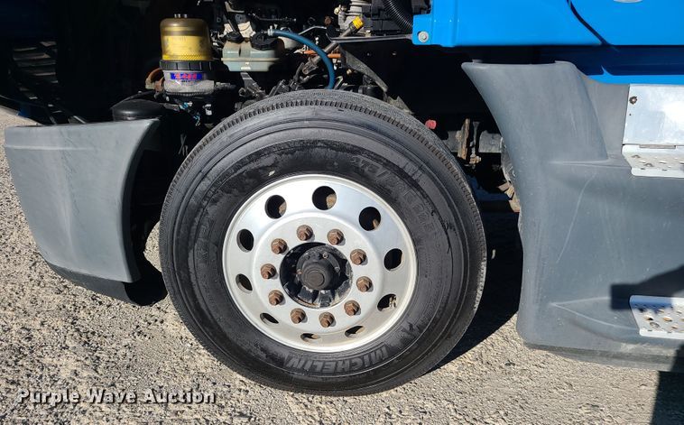 image for item DR7836 2014 Freightliner Cascadia  semi truck