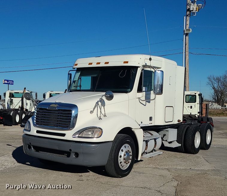 image for item DR7837 2010 Freightliner Columbia  semi truck