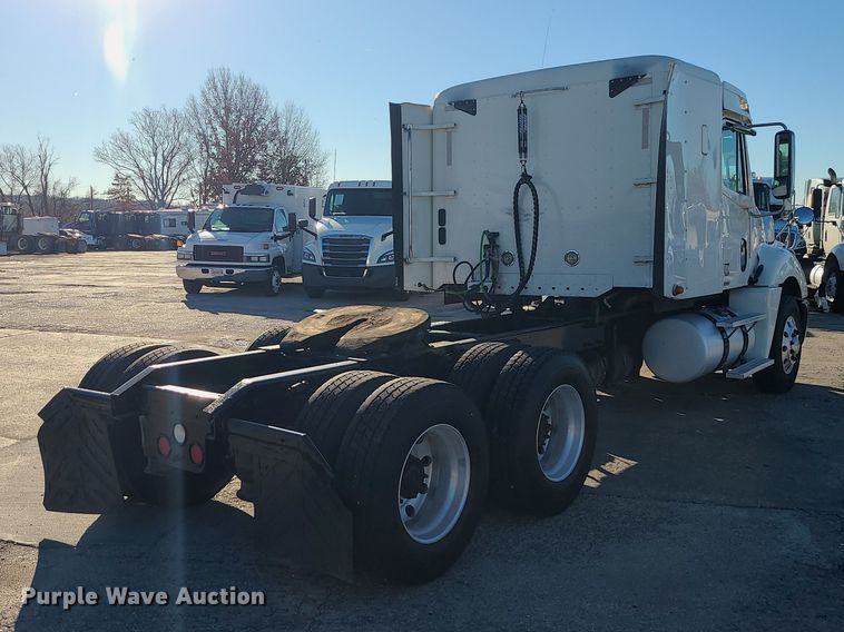 image for item DR7837 2010 Freightliner Columbia  semi truck