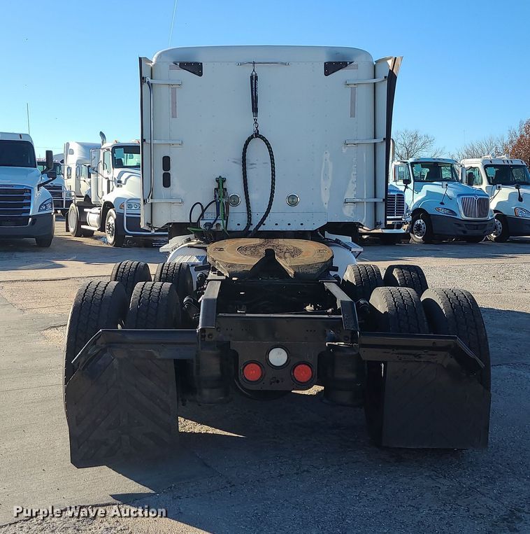 image for item DR7837 2010 Freightliner Columbia  semi truck