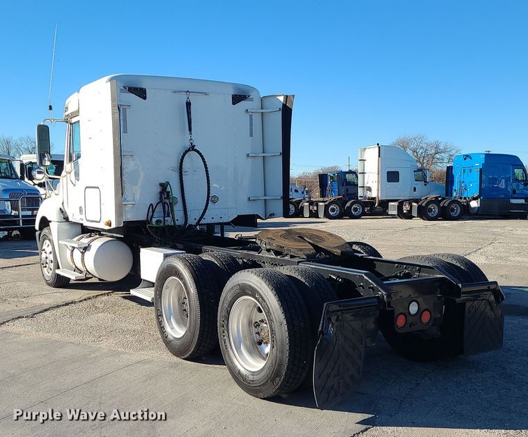 image for item DR7837 2010 Freightliner Columbia  semi truck